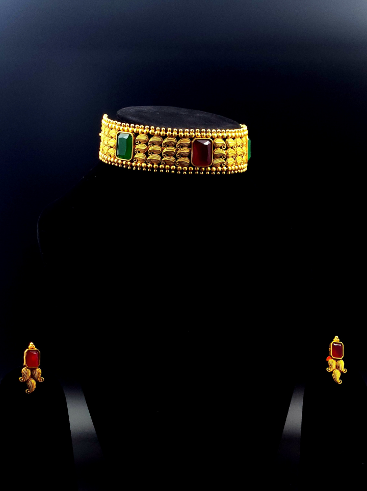 Classic Vintage Gold Choker
