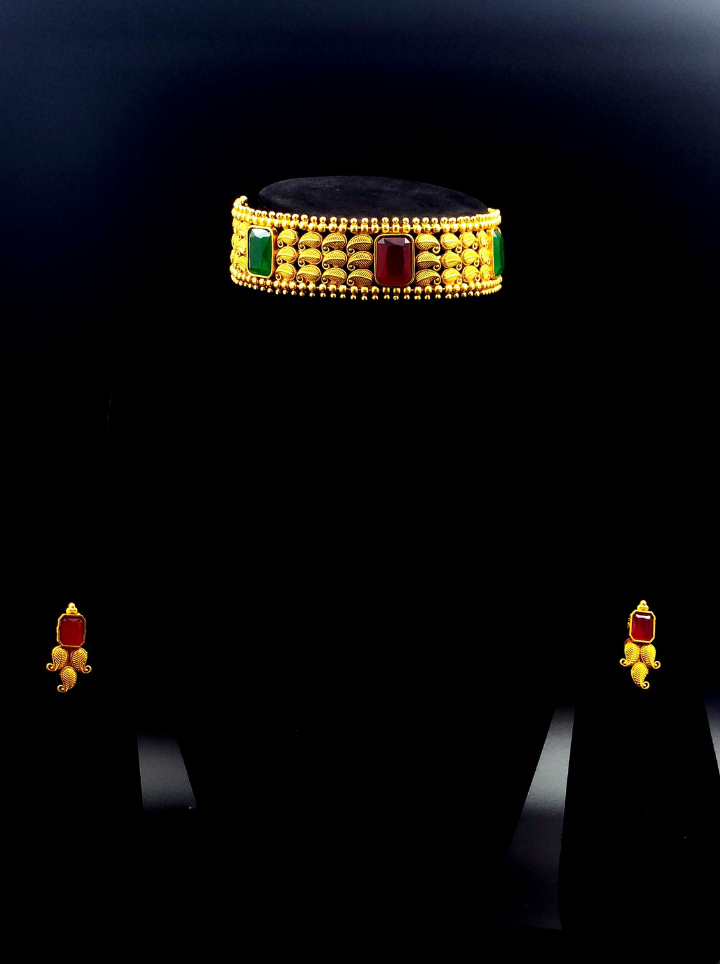 Classic Vintage Gold Choker