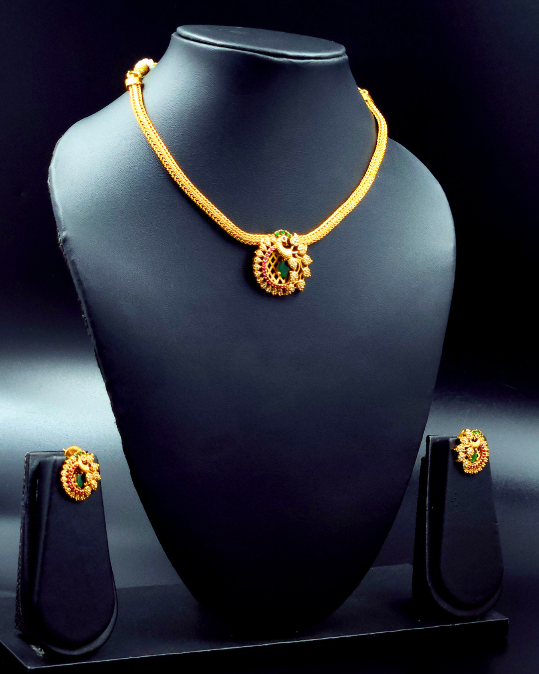 Vasudha Choker with Sud Set