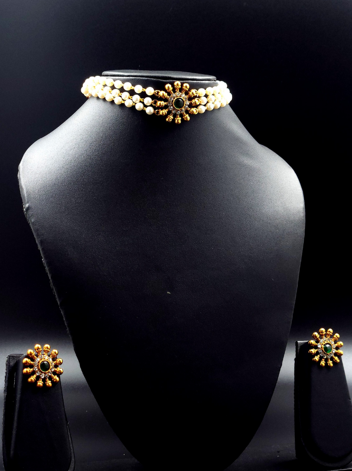 Regal Simplicity Choker