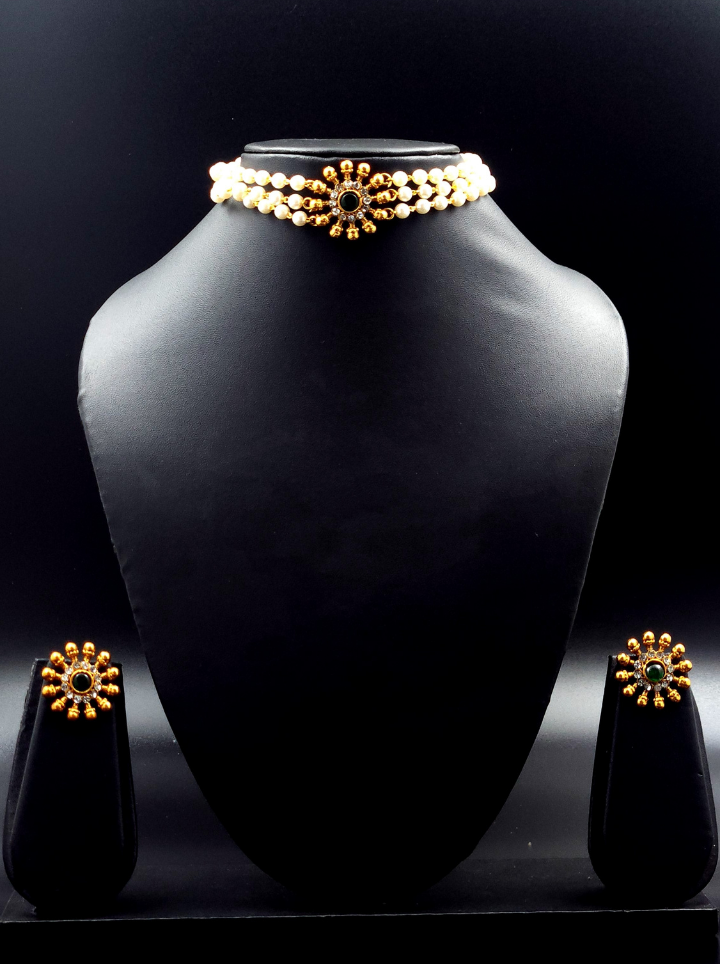 Regal Simplicity Choker