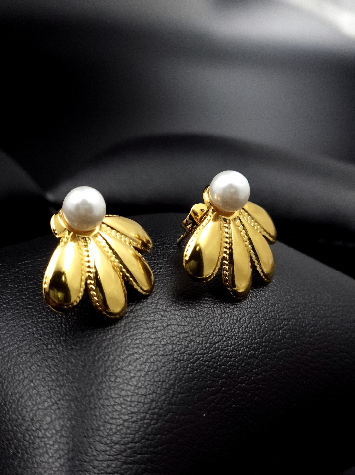 Elegant Peral Earring