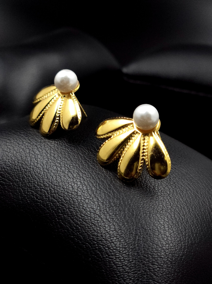 Elegant Peral Earring