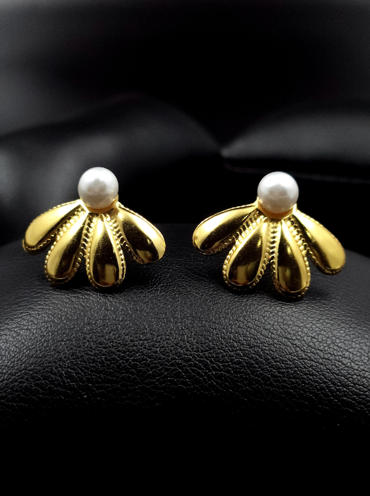 Elegant Peral Earring