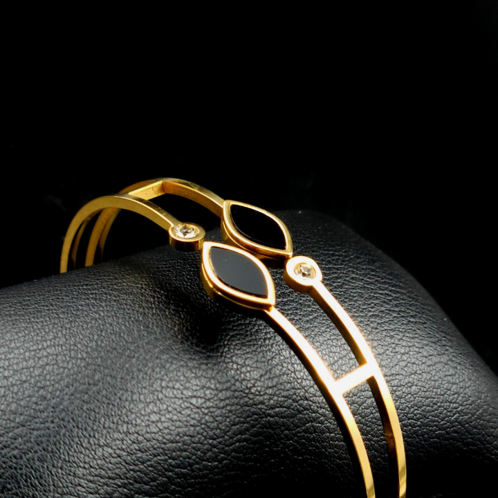 Daily Wear Black Stone Gold Bracelet