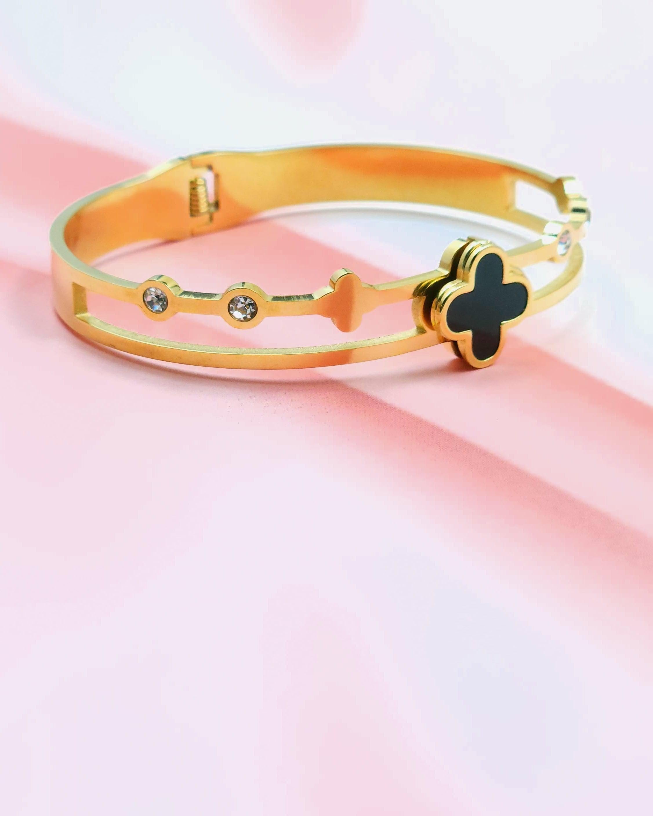 Beautiful Edge Golden Bracelet