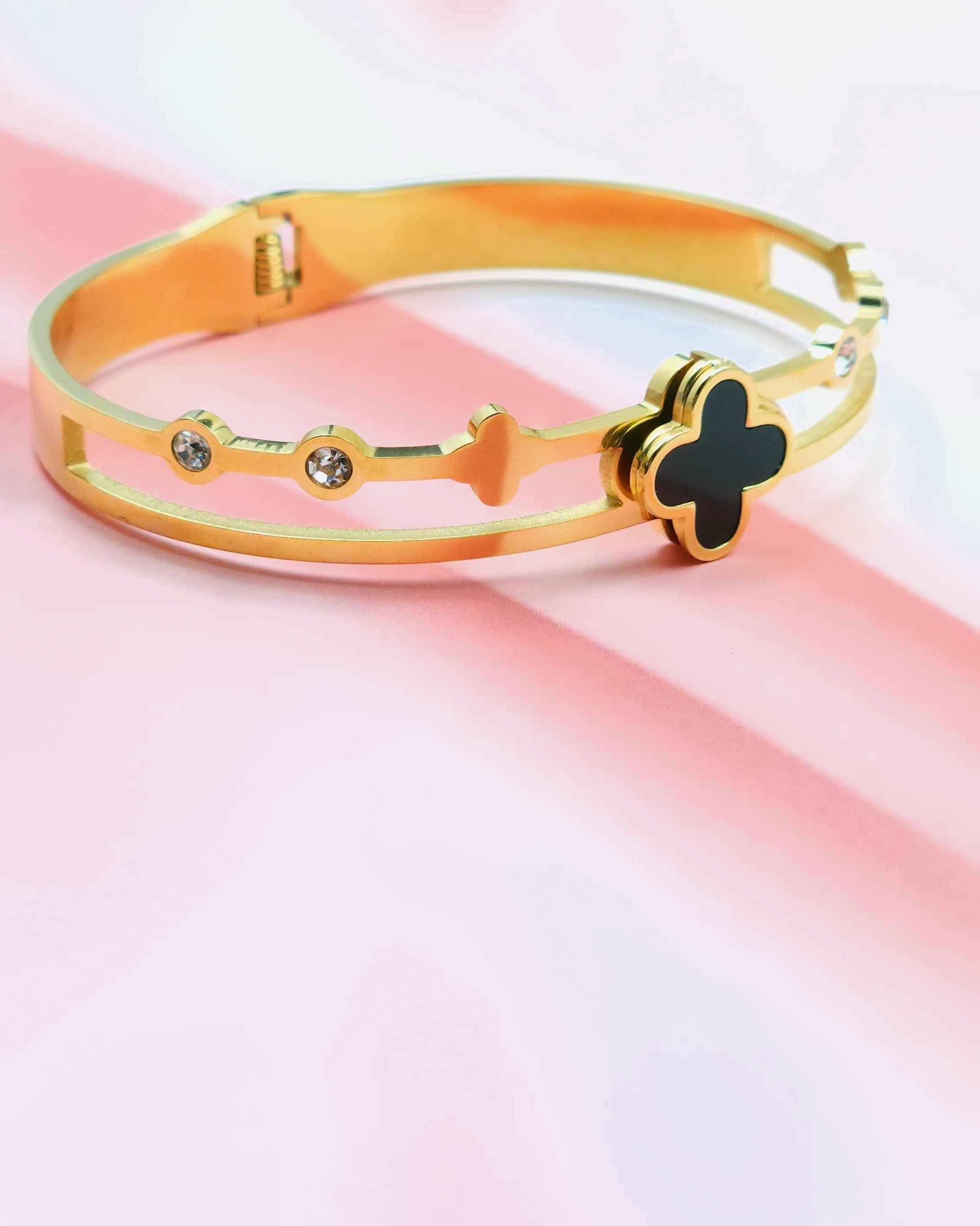 Beautiful Edge Golden Bracelet