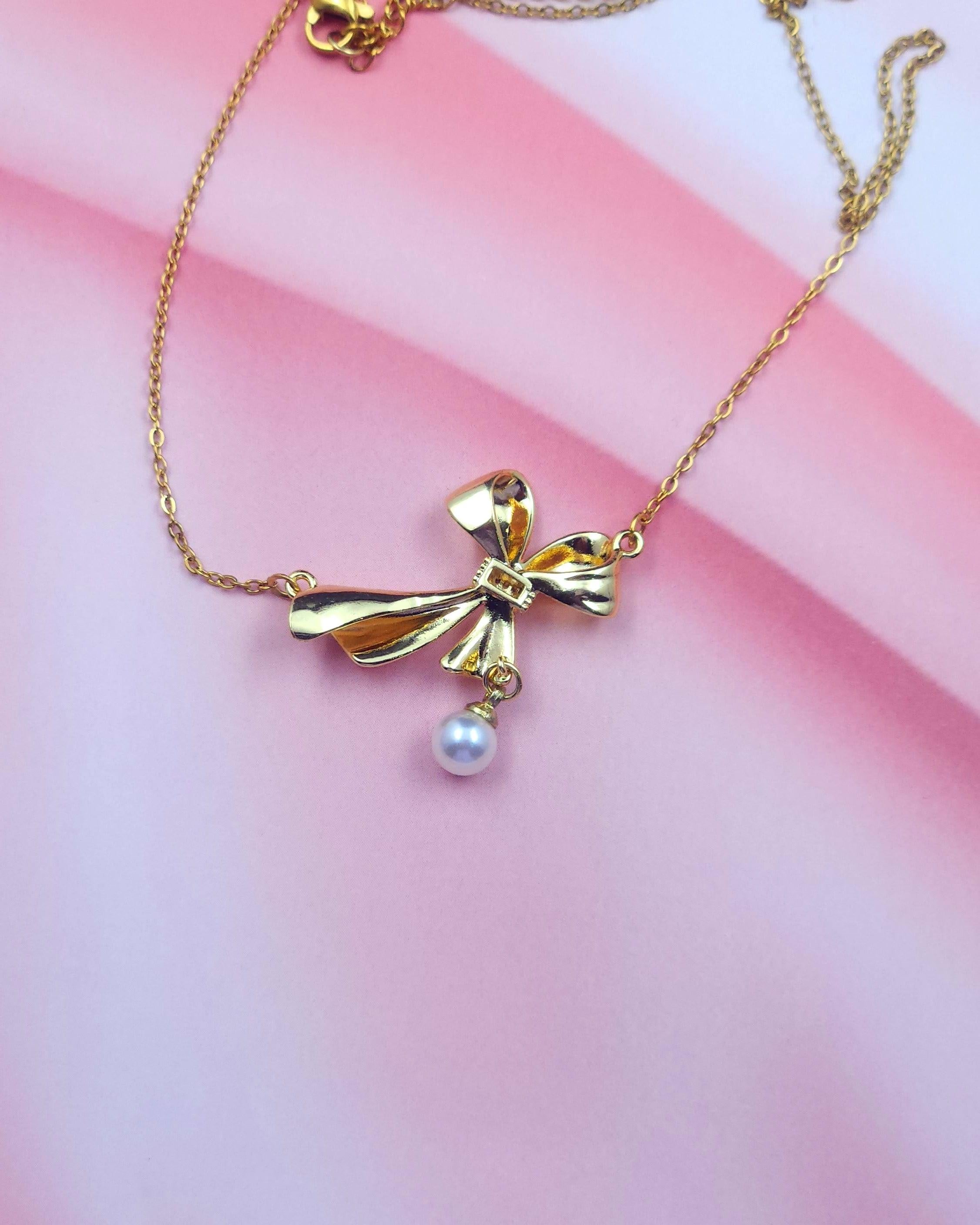 Golden Elegance Neckpiece