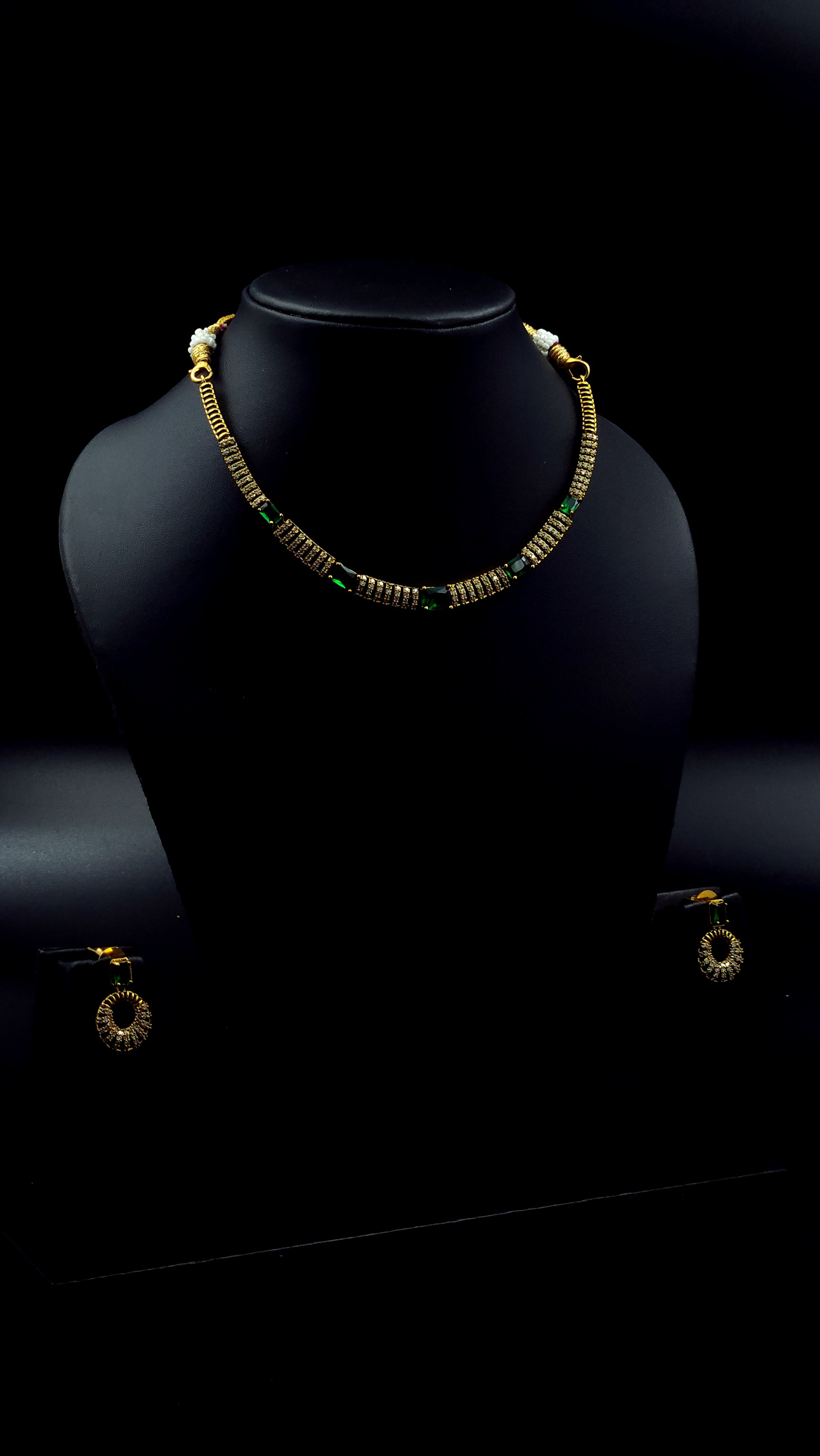 Hasli Choker Dark Emerald