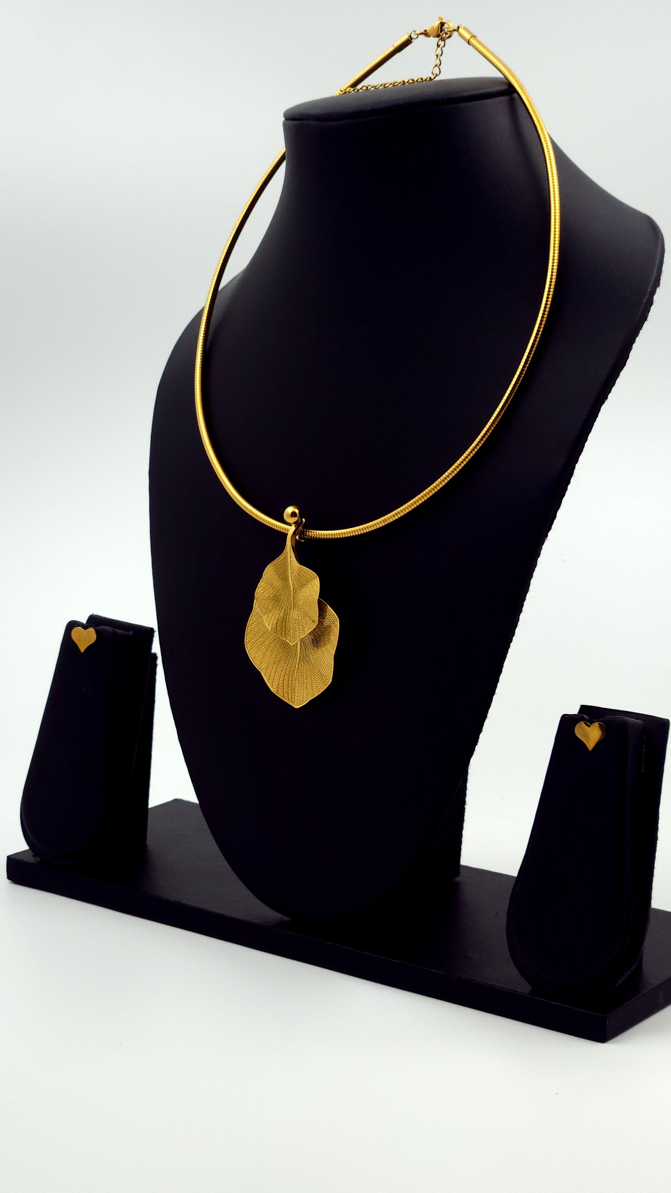 Western Beautiful Leaf Pendent Necklace