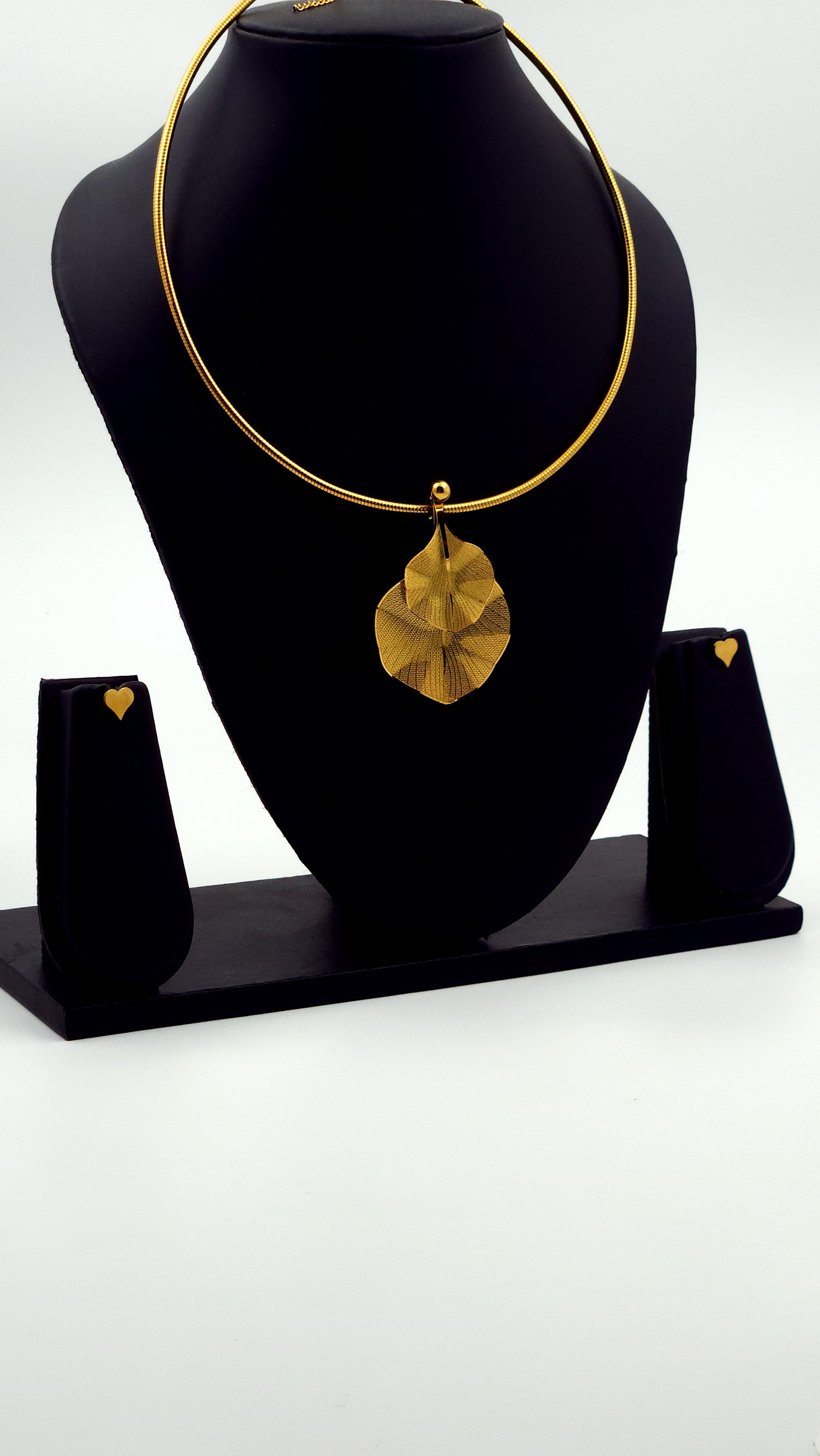 Western Beautiful Leaf Pendent Necklace