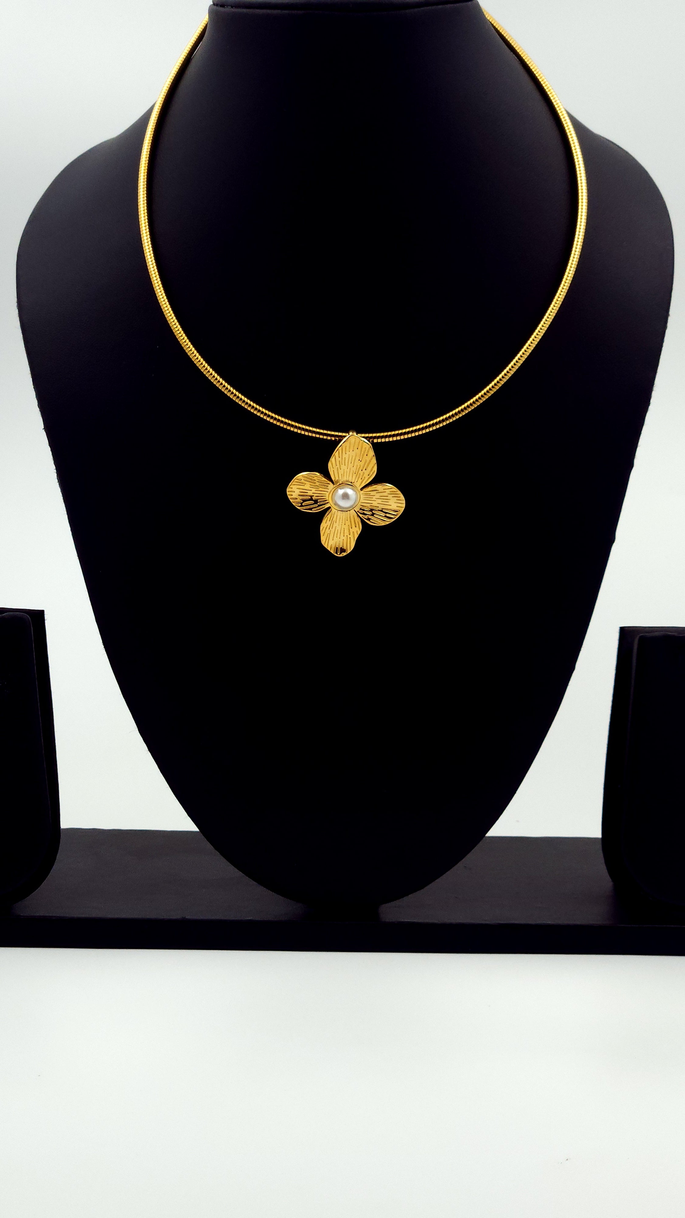 Western Hasli Neckpiece