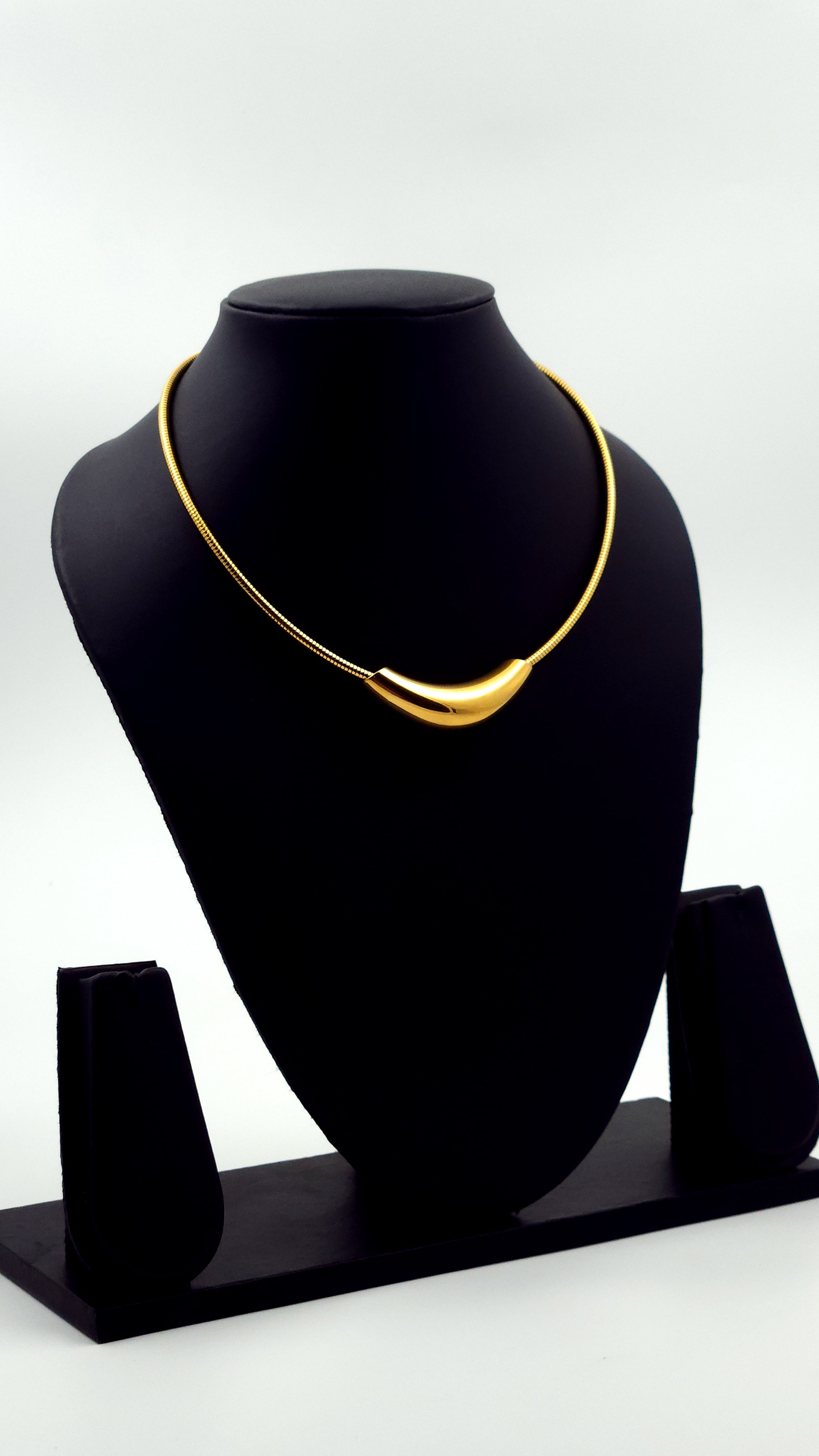 Western Beautiful Hasli Neckpiece
