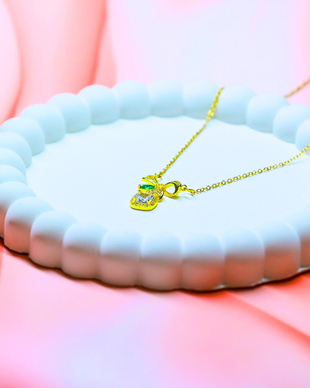 Dainty Loop Glow Chain