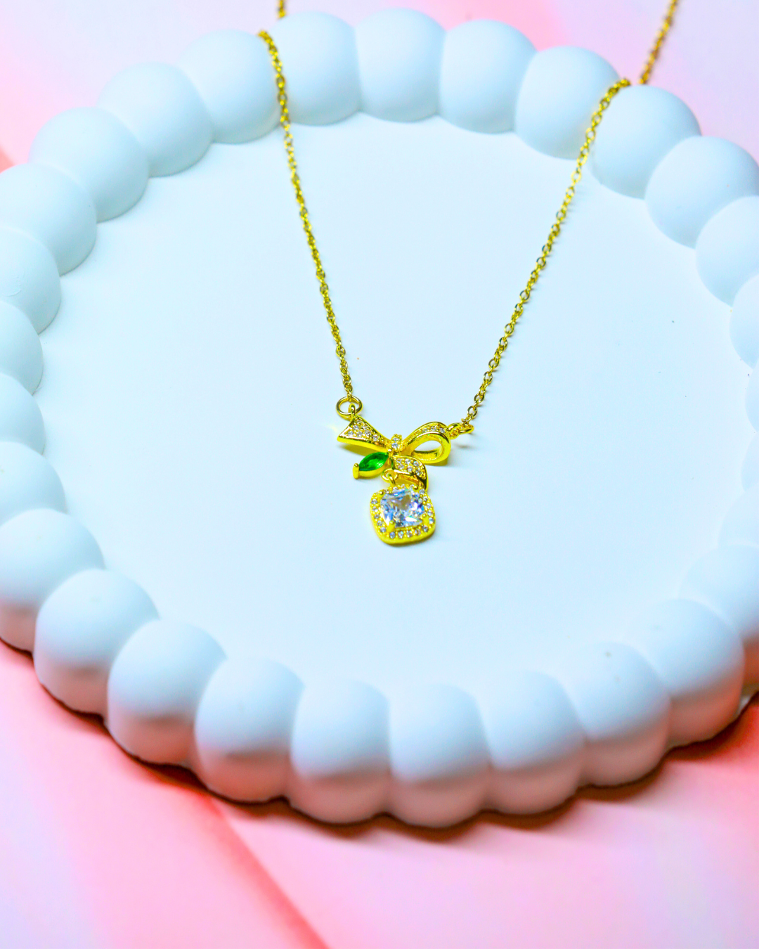 Dainty Loop Glow Chain