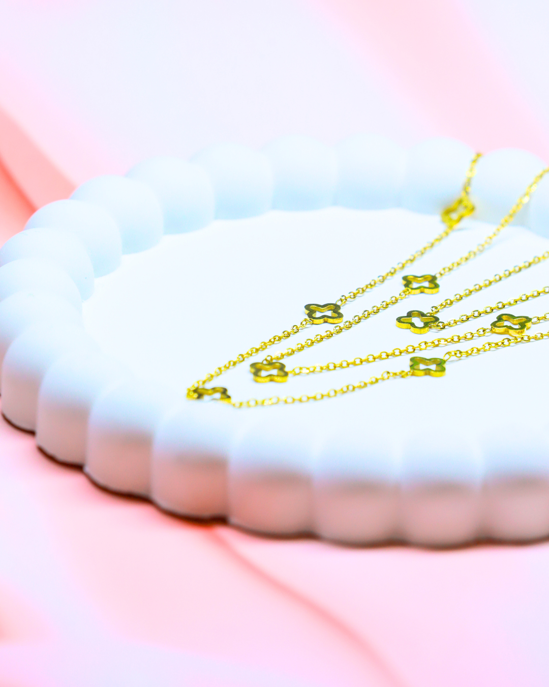 Dainty Loop Glow Chain
