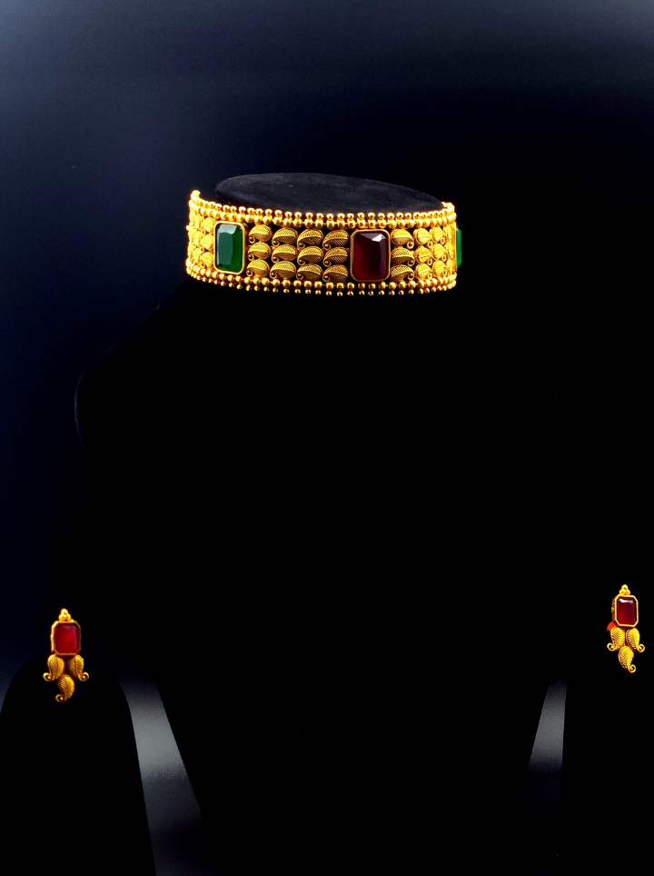 Classic Vintage Gold Choker