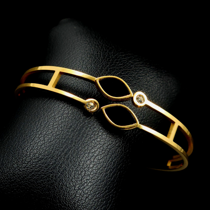 Daily Wear Black Stone Gold Bracelet