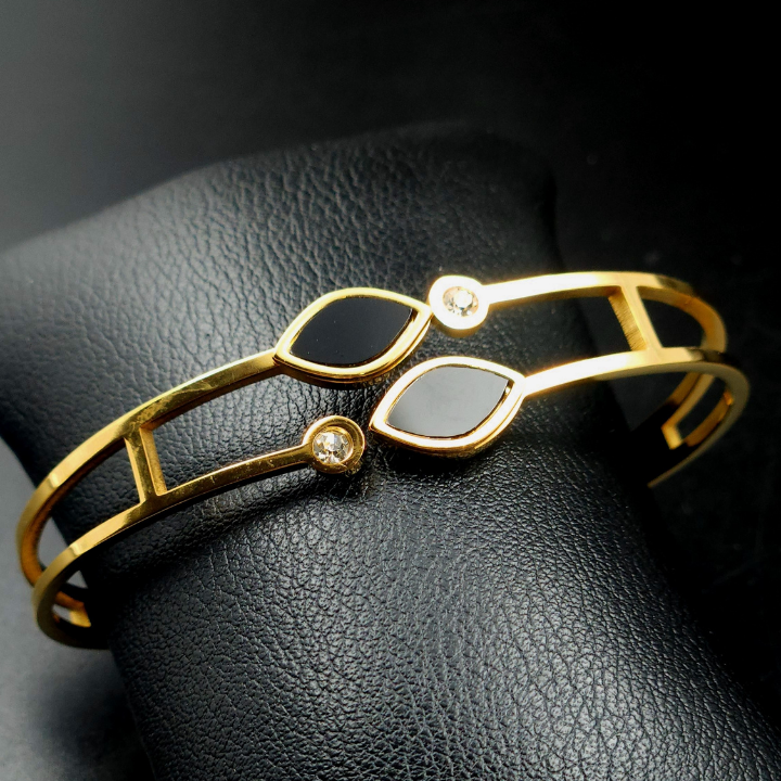 Daily Wear Black Stone Gold Bracelet