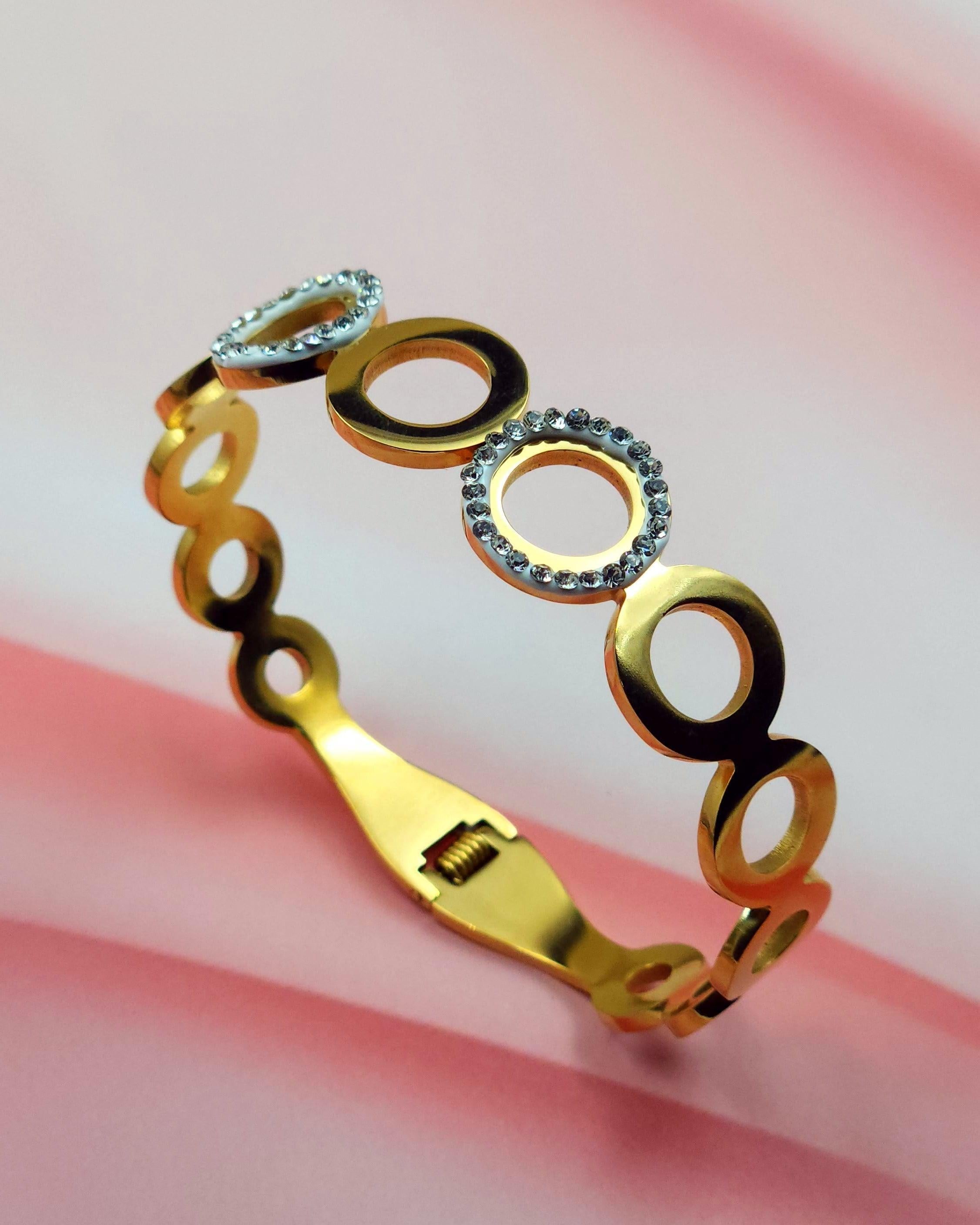 Dazzle Luxe Round Bracelet