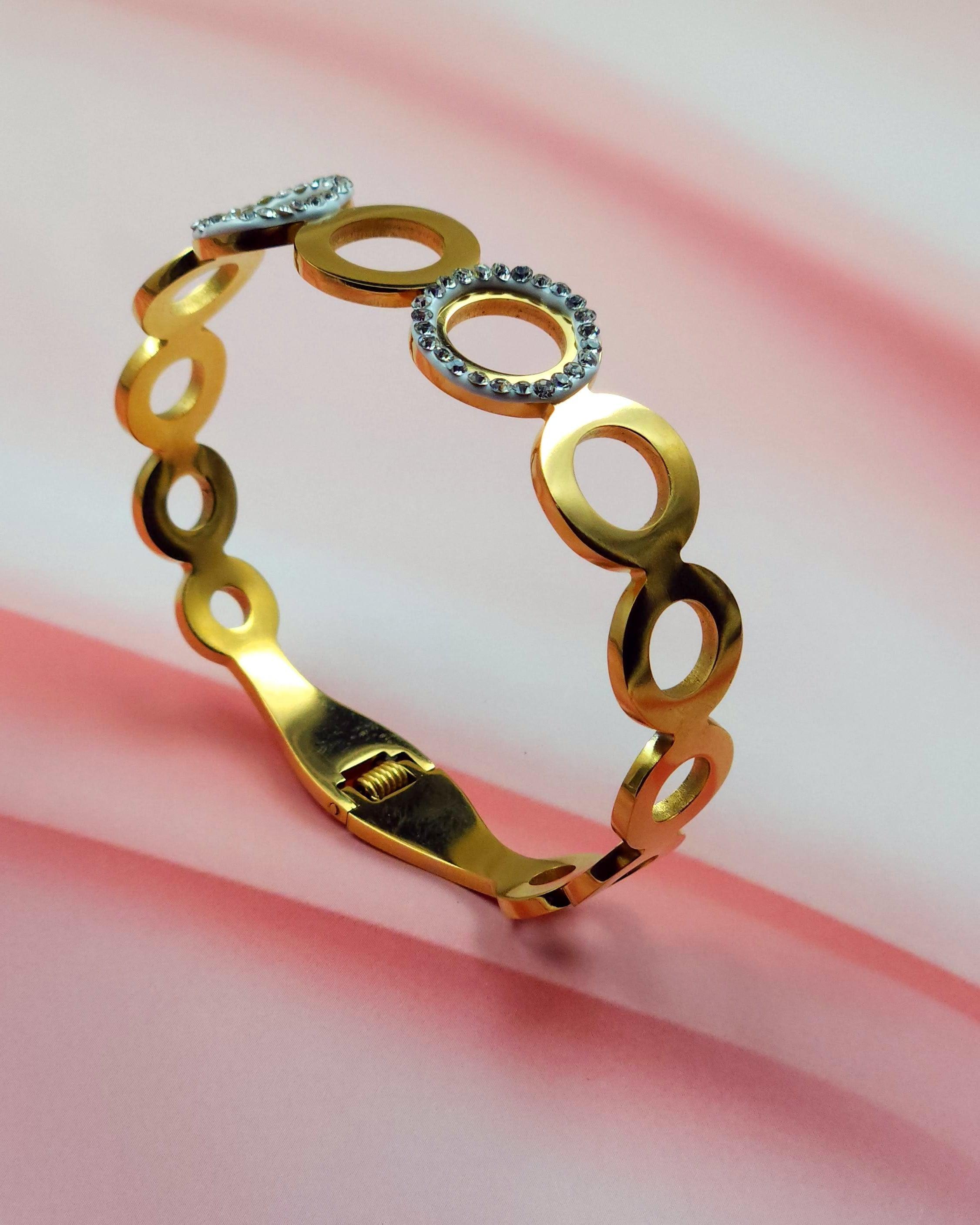 Dazzle Luxe Round Bracelet