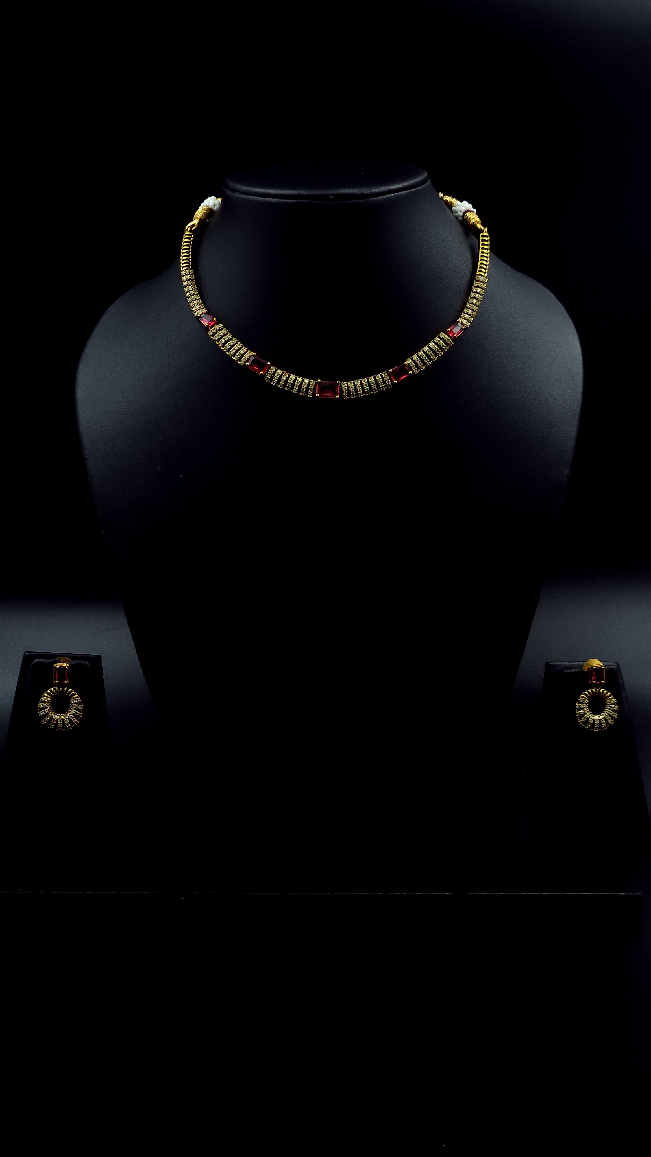 Hasli Choker Red
