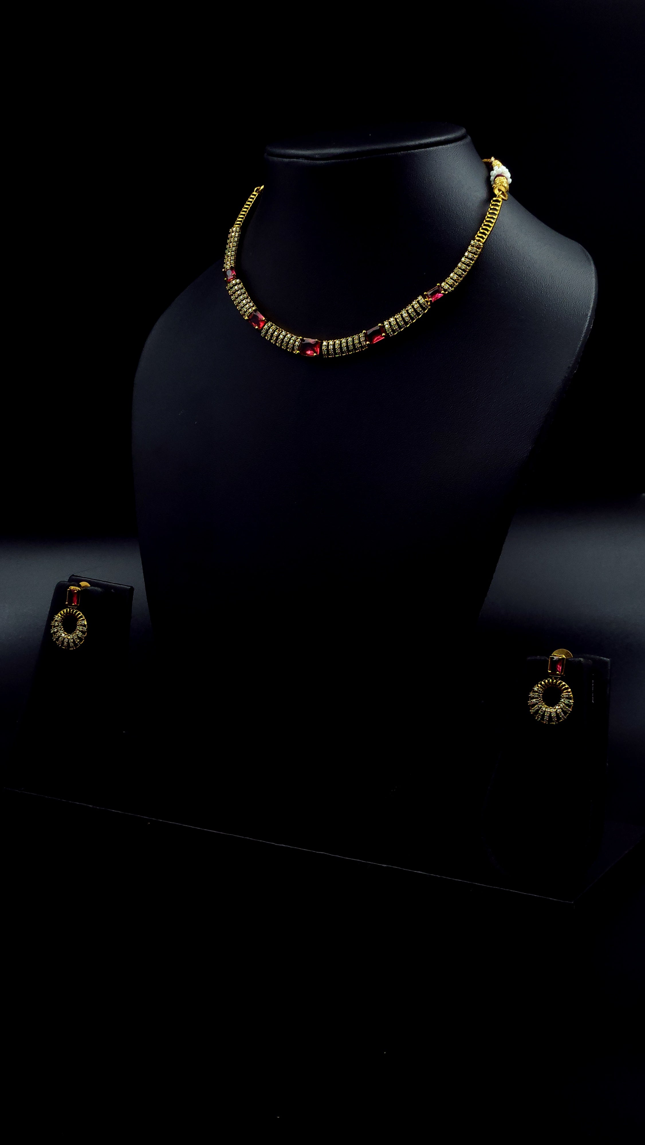 Hasli Choker Red