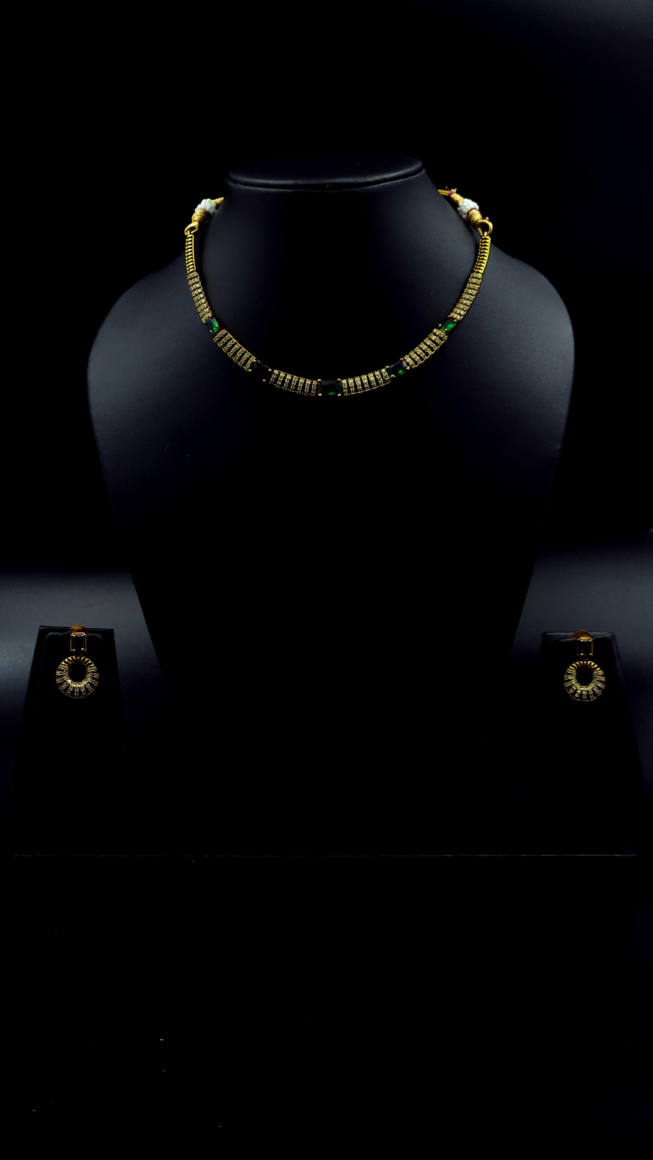 Hasli Choker Dark Emerald