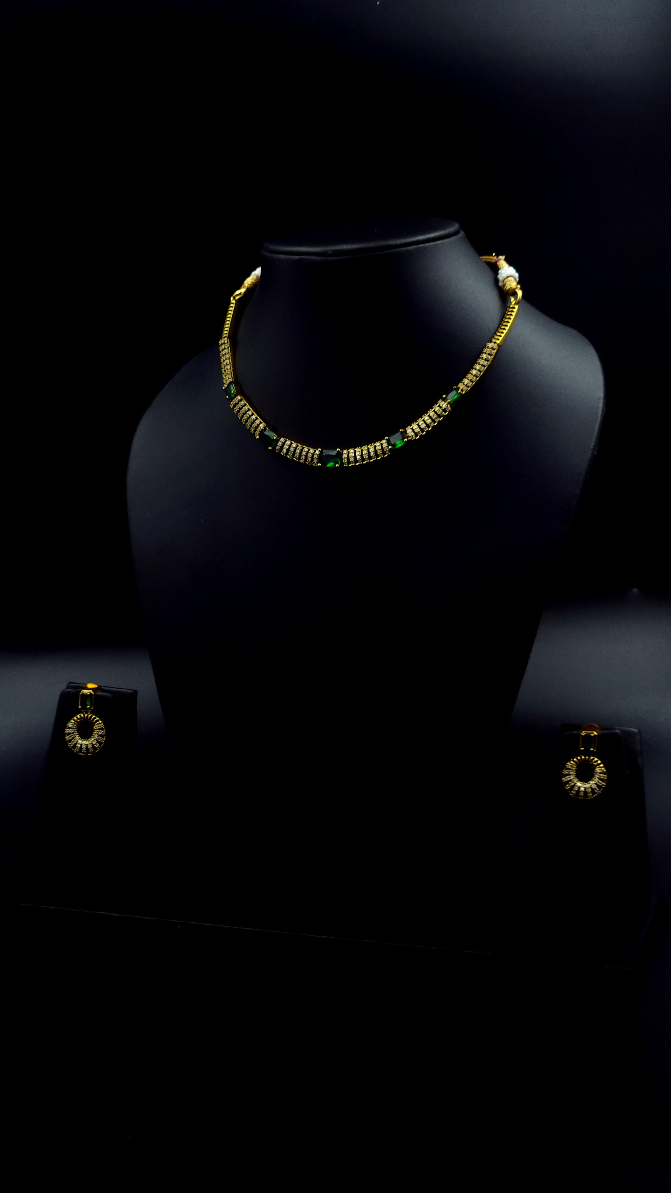 Hasli Choker Dark Emerald