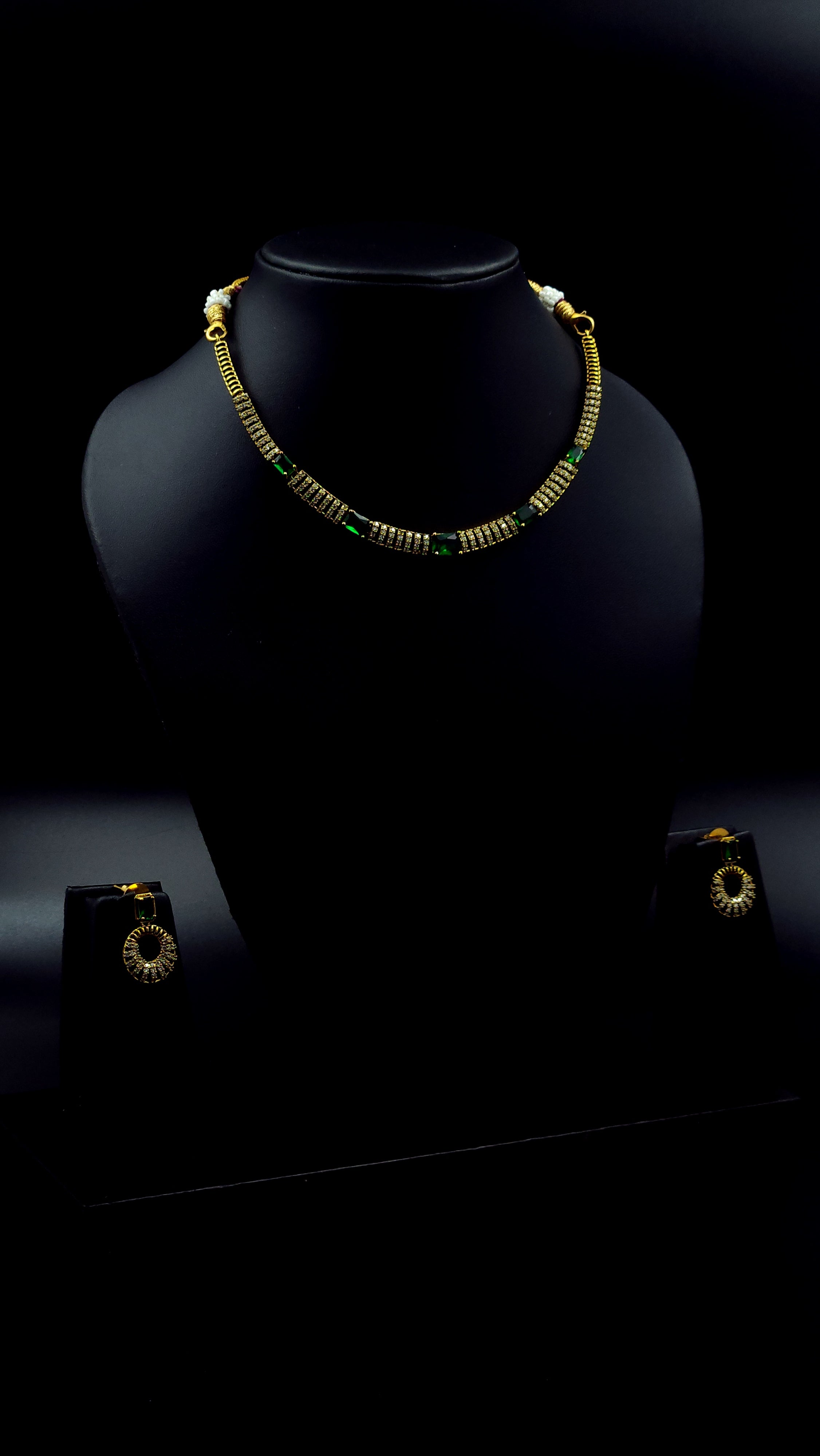 Hasli Choker Dark Emerald