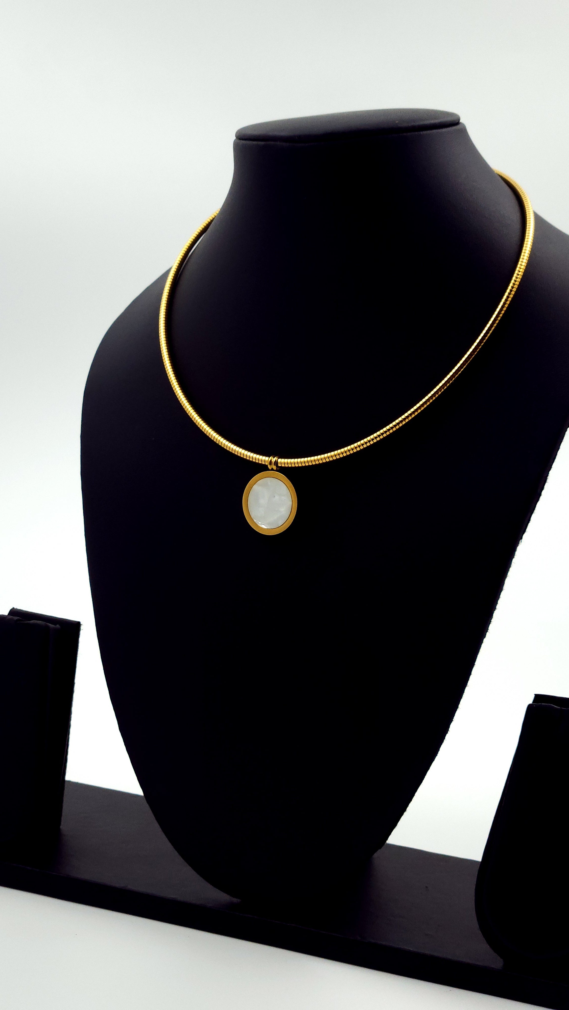 Western Elegant Neckpiece