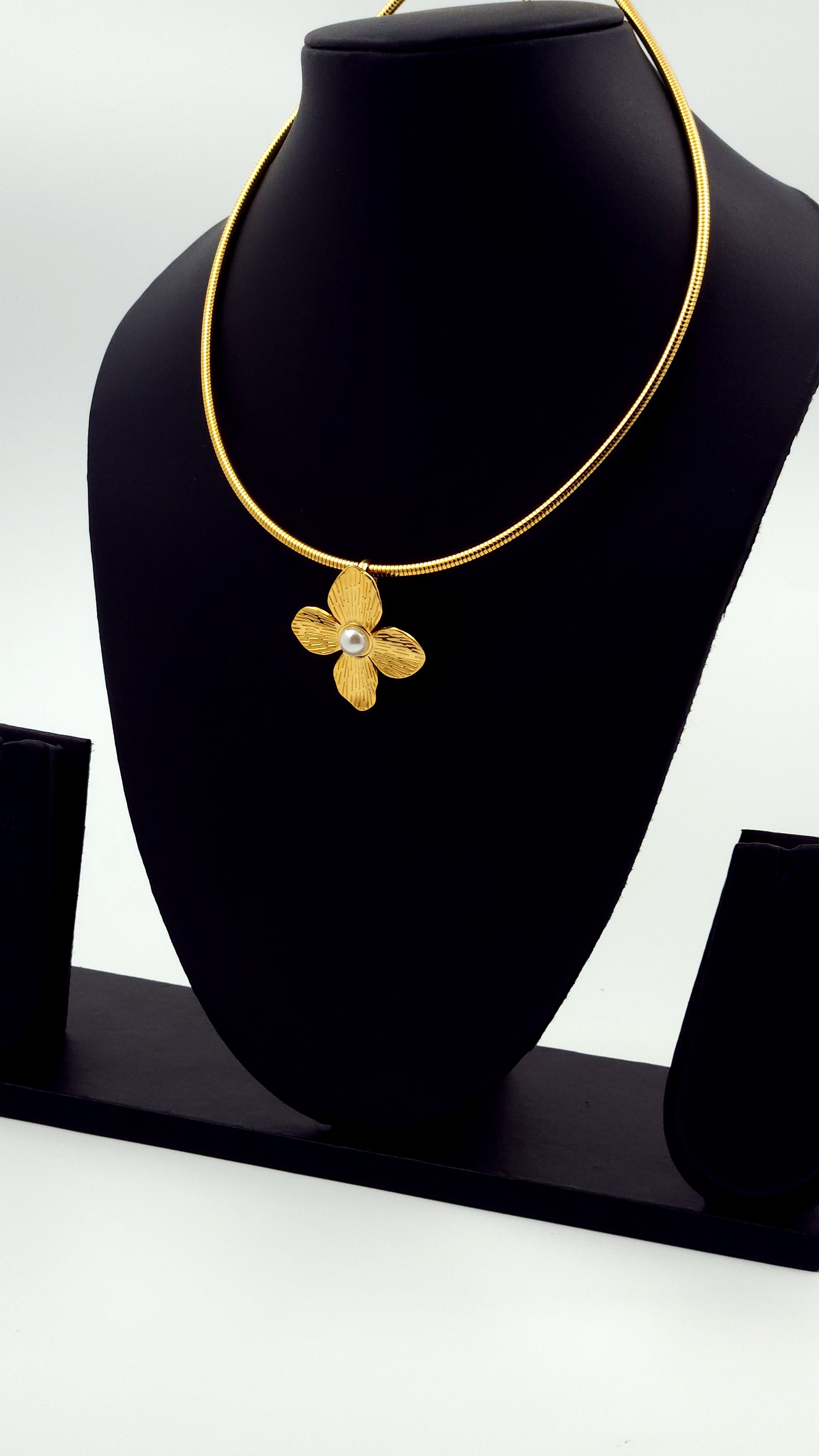 Western Hasli Neckpiece