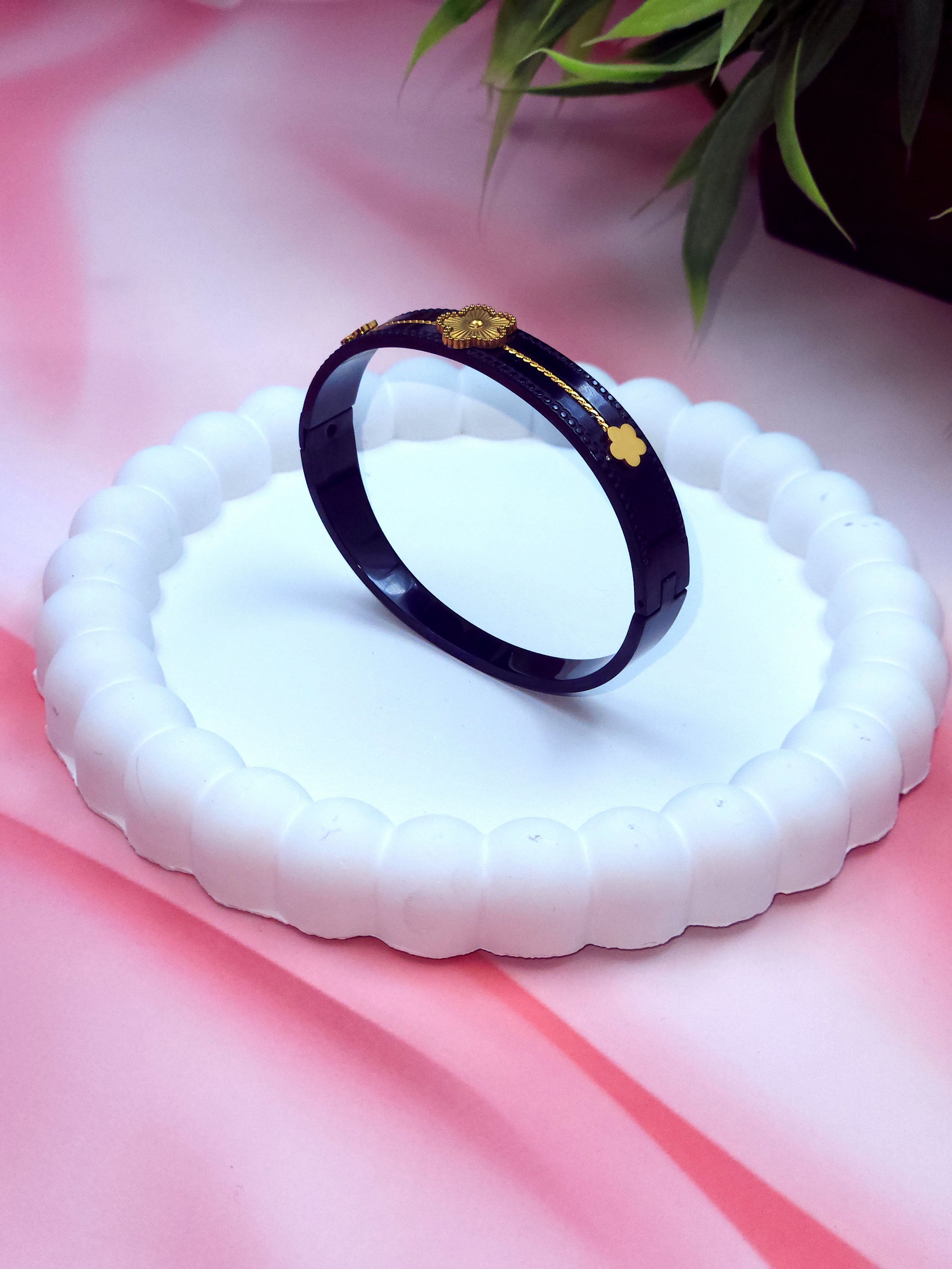 Black Lucky Clover Bracelet