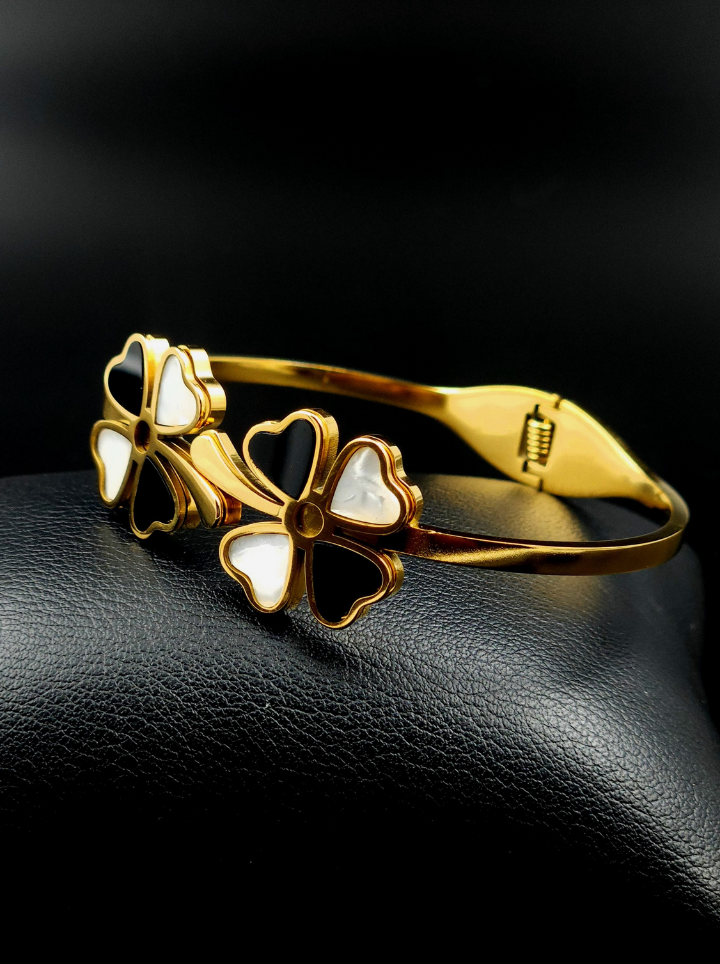 Daily Wear Flower Bracelet