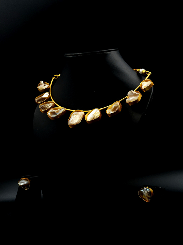 Row stone Hasli Jewellery