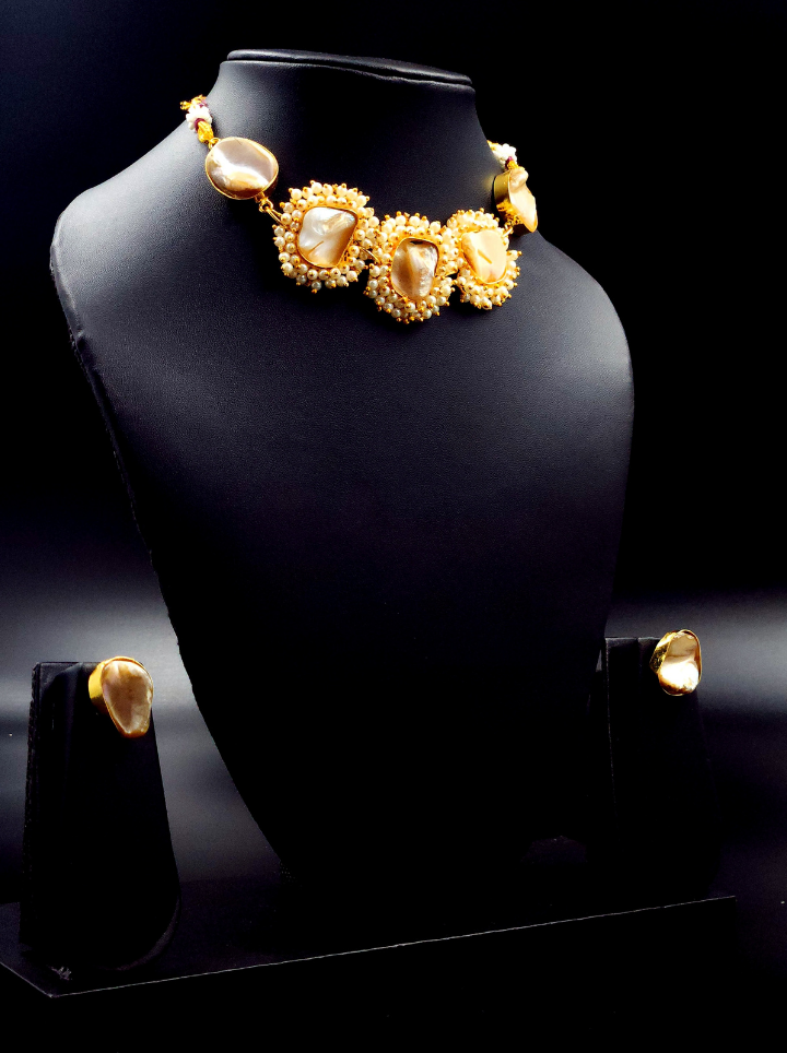 Raw Stone Cluster Pearl Necklace