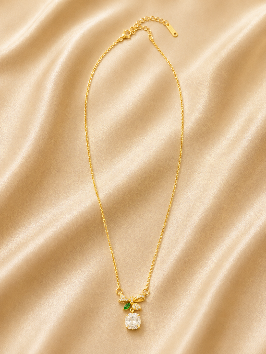 Dainty Loop Glow Chain