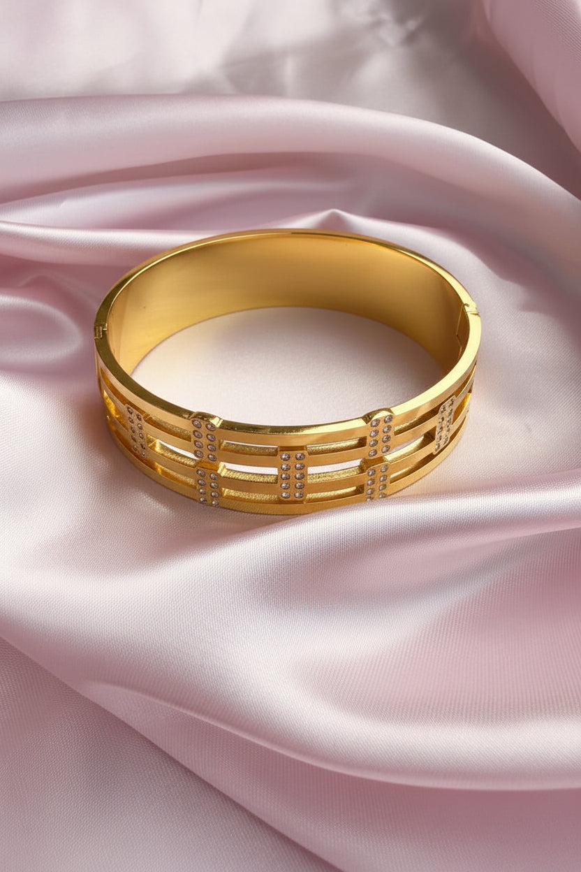 Gilded Majesty Premium Bracelet