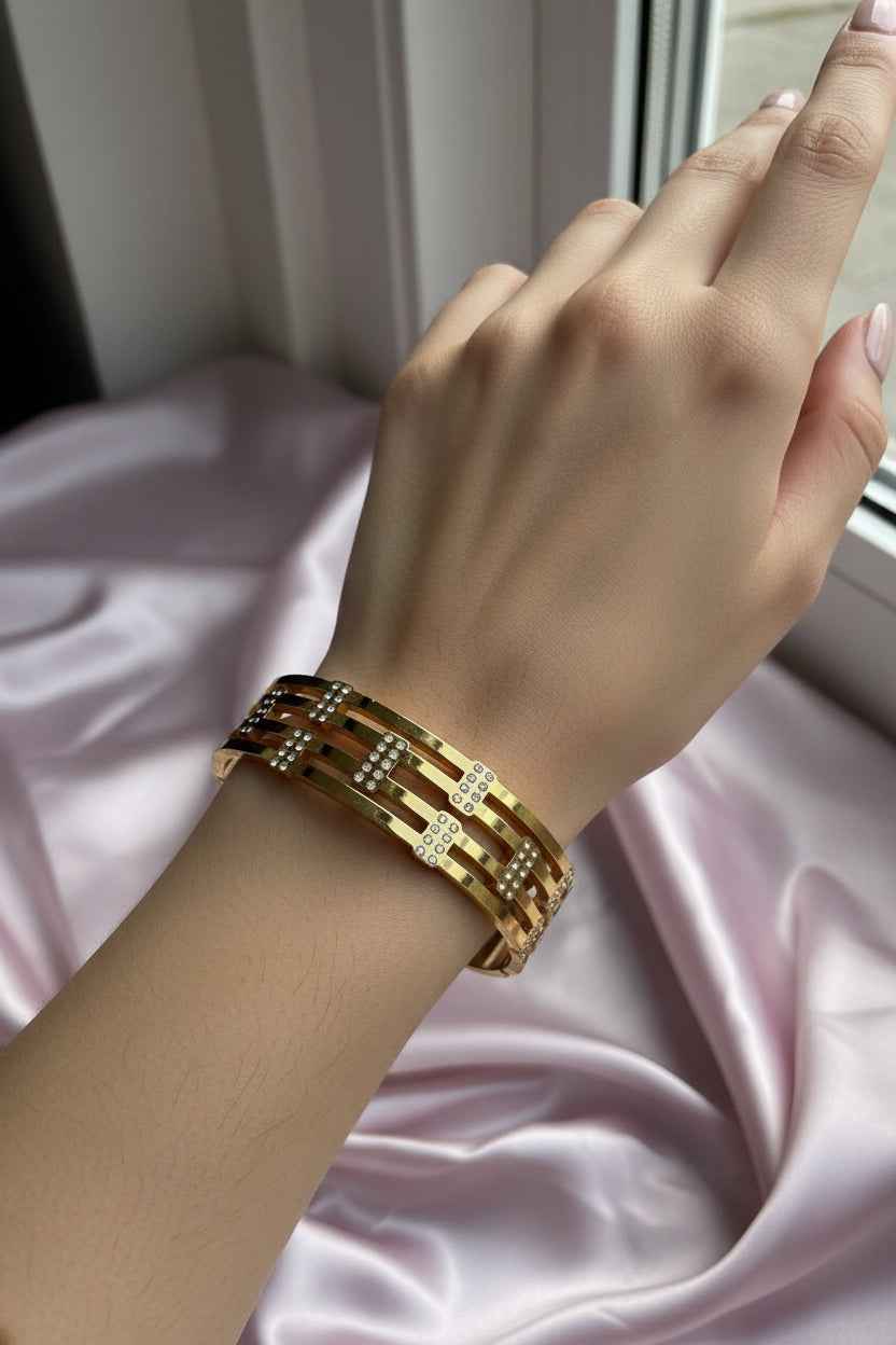 Gilded Majesty Premium Bracelet